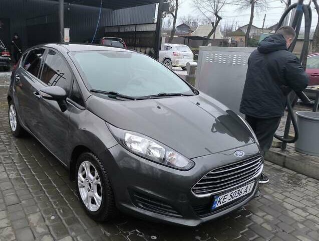 Серый Форд Фиеста, объемом двигателя 1.6 л и пробегом 162 тыс. км за 7200 $, фото 1 на Automoto.ua