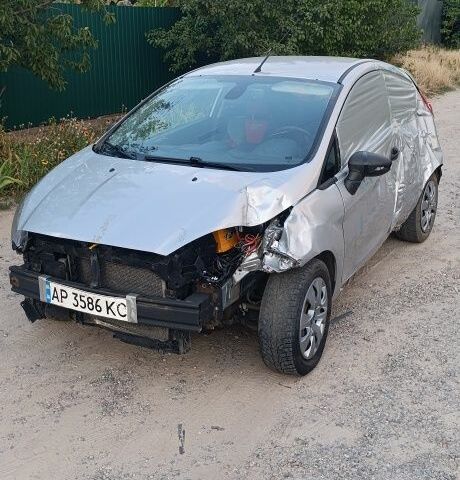 Серый Форд Фиеста, объемом двигателя 1.5 л и пробегом 100 тыс. км за 3000 $, фото 1 на Automoto.ua