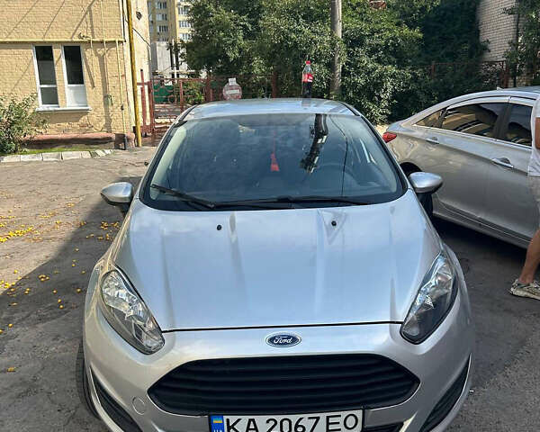 Серый Форд Фиеста, объемом двигателя 1.6 л и пробегом 160 тыс. км за 5700 $, фото 1 на Automoto.ua