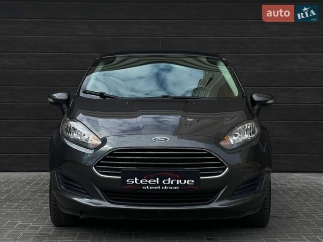 Серый Форд Фиеста, объемом двигателя 1.6 л и пробегом 72 тыс. км за 8899 $, фото 1 на Automoto.ua