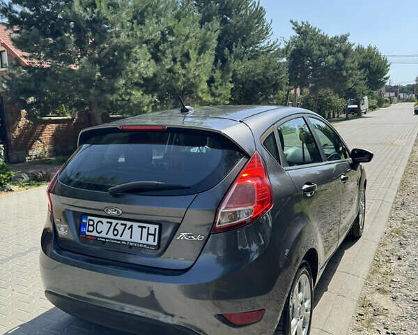Серый Форд Фиеста, объемом двигателя 1.6 л и пробегом 99 тыс. км за 7500 $, фото 1 на Automoto.ua
