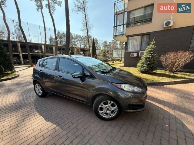 Серый Форд Фиеста, объемом двигателя 1.6 л и пробегом 152 тыс. км за 8000 $, фото 1 на Automoto.ua