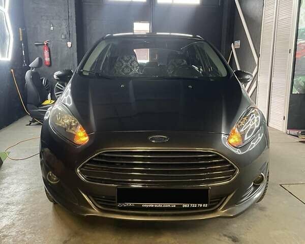 Серый Форд Фиеста, объемом двигателя 1.6 л и пробегом 76 тыс. км за 8300 $, фото 1 на Automoto.ua