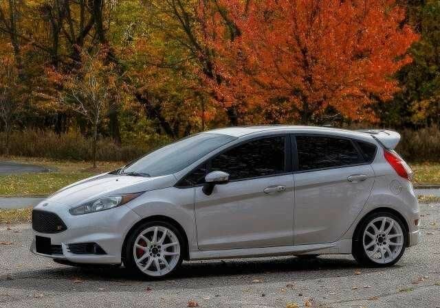 Серый Форд Фиеста, объемом двигателя 1.6 л и пробегом 88 тыс. км за 9000 $, фото 1 на Automoto.ua