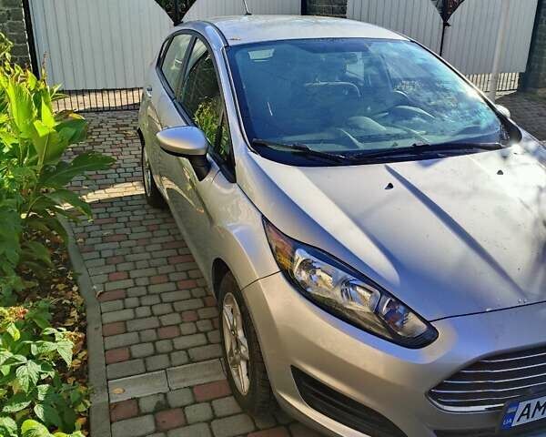 Форд Фиеста 2018 в Житомире на Automoto.ua Серый Форд Фиеста, объемом двигателя 1.6 л и пробегом 171 тыс. км за 7900 $, фото 1 на Automoto.ua