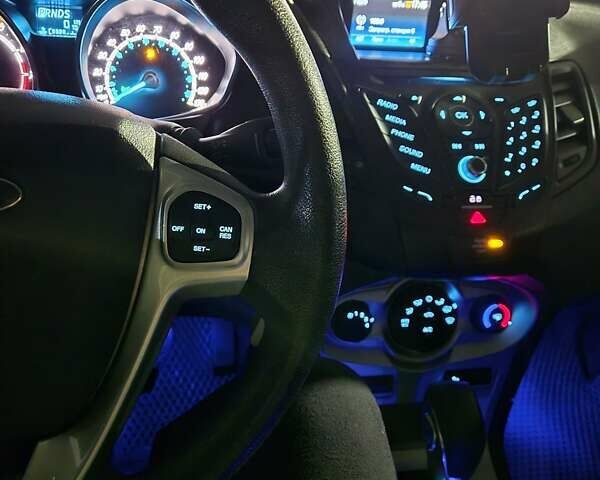 Сірий Форд Фієста, об'ємом двигуна 1.5 л та пробігом 73 тис. км за 10000 $, фото 1 на Automoto.ua