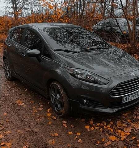 Серый Форд Фиеста, объемом двигателя 1.6 л и пробегом 64 тыс. км за 10900 $, фото 1 на Automoto.ua