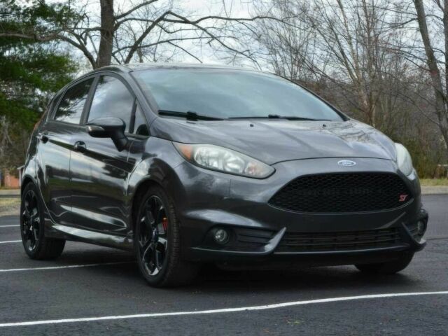 Серый Форд Фиеста, объемом двигателя 1.6 л и пробегом 50 тыс. км за 2000 $, фото 1 на Automoto.ua