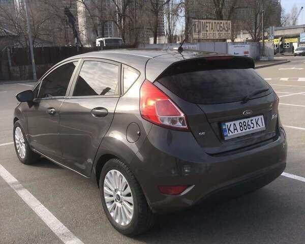 Сірий Форд Фієста, об'ємом двигуна 1.6 л та пробігом 74 тис. км за 7700 $, фото 1 на Automoto.ua