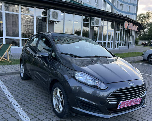 Серый Форд Фиеста, объемом двигателя 1.6 л и пробегом 157 тыс. км за 8900 $, фото 1 на Automoto.ua