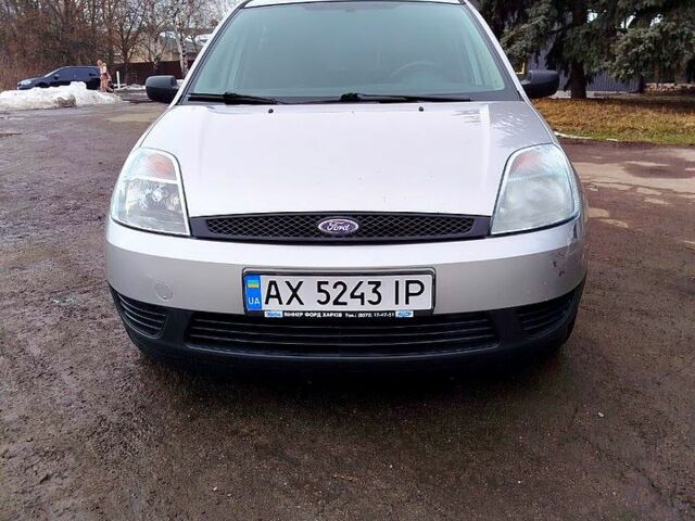 Сірий Форд Фієста, об'ємом двигуна 1.3 л та пробігом 156 тис. км за 3900 $, фото 1 на Automoto.ua