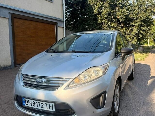Сірий Форд Фієста, об'ємом двигуна 1.6 л та пробігом 196 тис. км за 6300 $, фото 1 на Automoto.ua