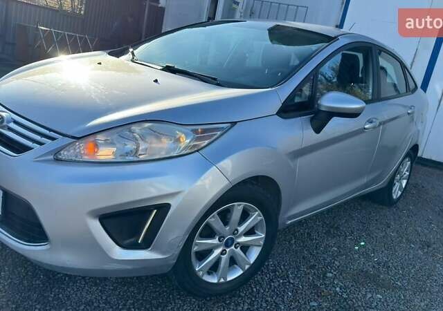 Серый Форд Фиеста, объемом двигателя 1.6 л и пробегом 266 тыс. км за 5700 $, фото 1 на Automoto.ua