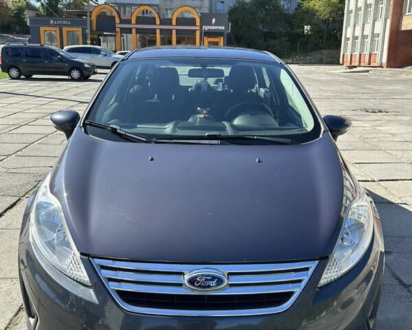 Серый Форд Фиеста, объемом двигателя 1.6 л и пробегом 189 тыс. км за 7000 $, фото 1 на Automoto.ua
