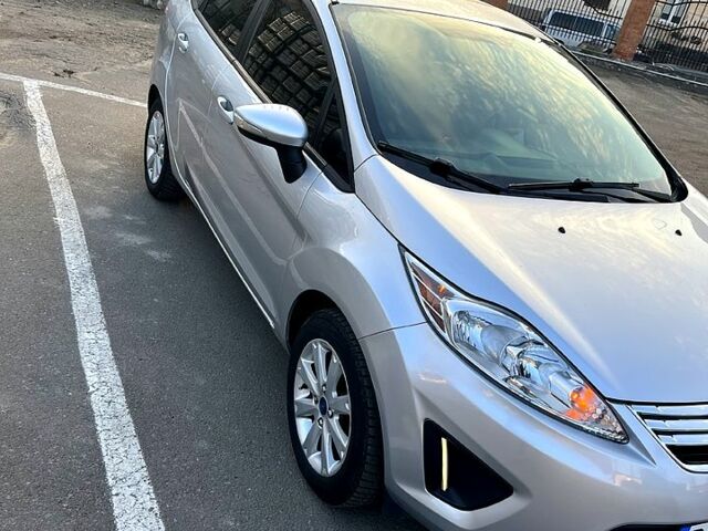 Серый Форд Фиеста, объемом двигателя 1.6 л и пробегом 225 тыс. км за 6000 $, фото 1 на Automoto.ua