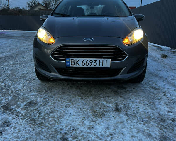 Серый Форд Фиеста, объемом двигателя 1.6 л и пробегом 159 тыс. км за 5899 $, фото 1 на Automoto.ua