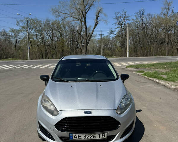 Серый Форд Фиеста, объемом двигателя 1 л и пробегом 220 тыс. км за 6500 $, фото 1 на Automoto.ua