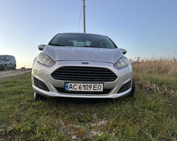 Серый Форд Фиеста, объемом двигателя 1.6 л и пробегом 238 тыс. км за 6000 $, фото 1 на Automoto.ua