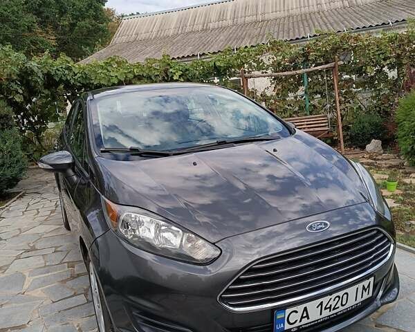 Серый Форд Фиеста, объемом двигателя 1.6 л и пробегом 126 тыс. км за 7800 $, фото 1 на Automoto.ua