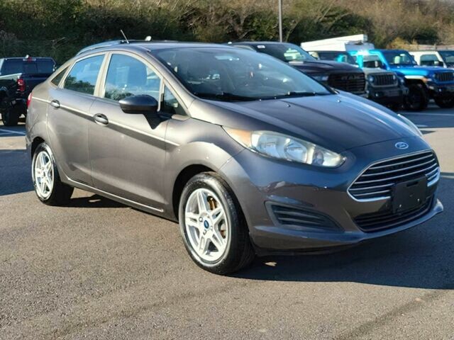 Серый Форд Фиеста, объемом двигателя 1.6 л и пробегом 50 тыс. км за 3500 $, фото 1 на Automoto.ua