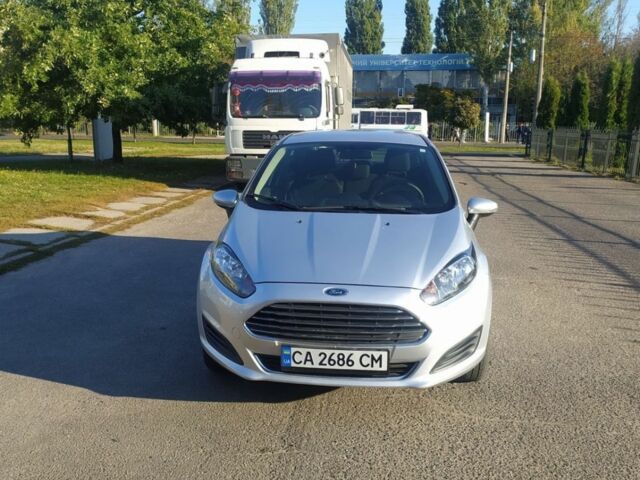 Серый Форд Фиеста, объемом двигателя 1.6 л и пробегом 132 тыс. км за 8000 $, фото 1 на Automoto.ua