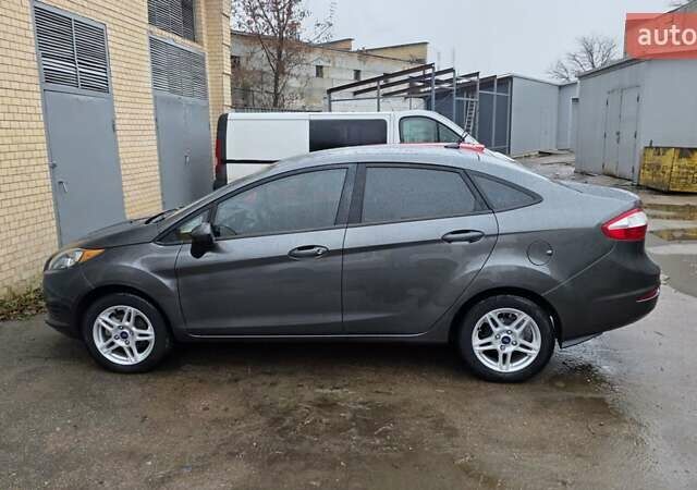 Серый Форд Фиеста, объемом двигателя 1.6 л и пробегом 85 тыс. км за 13500 $, фото 1 на Automoto.ua