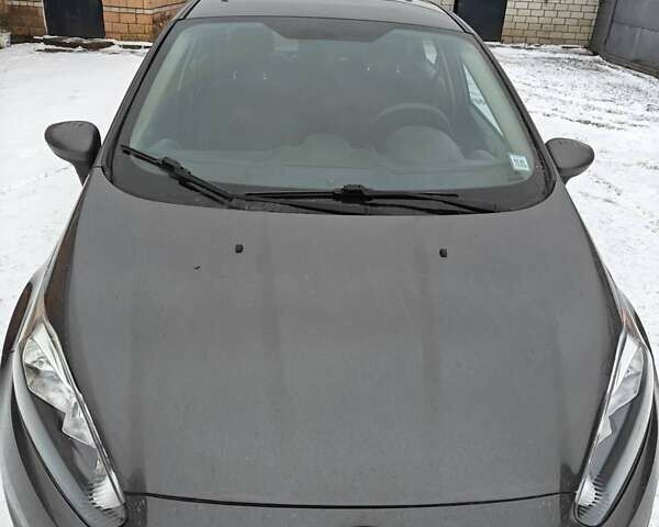 Серый Форд Фиеста, объемом двигателя 1.6 л и пробегом 132 тыс. км за 9500 $, фото 1 на Automoto.ua