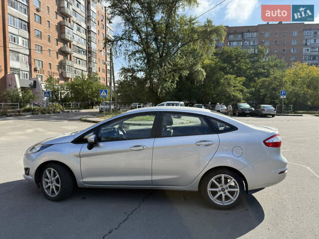 Сірий Форд Фієста, об'ємом двигуна 1.6 л та пробігом 104 тис. км за 12500 $, фото 1 на Automoto.ua