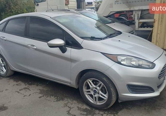 Серый Форд Фиеста, объемом двигателя 1.6 л и пробегом 111 тыс. км за 8700 $, фото 1 на Automoto.ua
