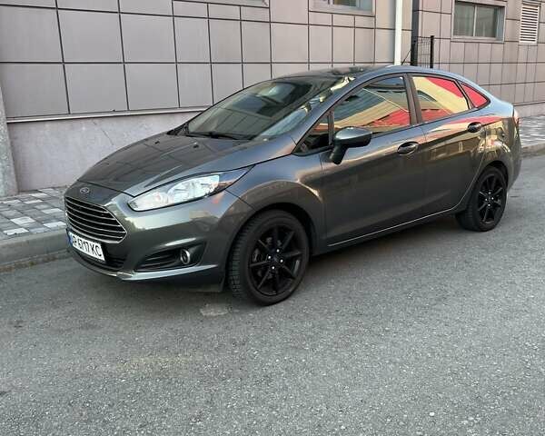 Серый Форд Фиеста, объемом двигателя 1.6 л и пробегом 163 тыс. км за 8000 $, фото 1 на Automoto.ua