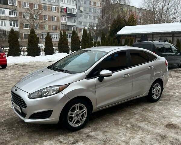 Серый Форд Фиеста, объемом двигателя 1.6 л и пробегом 50 тыс. км за 9200 $, фото 1 на Automoto.ua