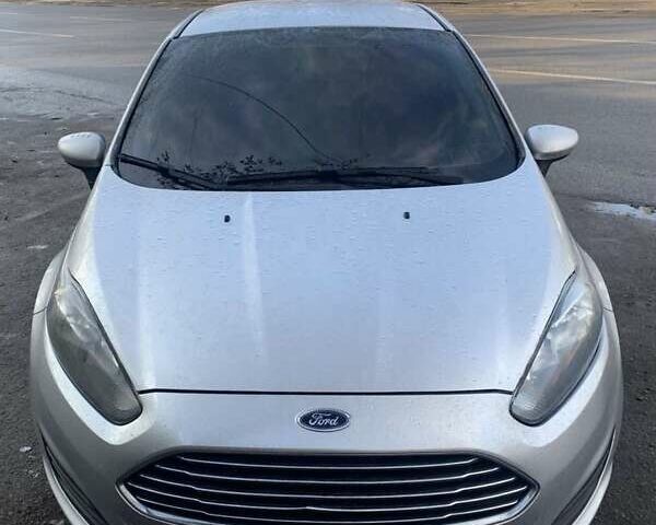 Серый Форд Фиеста, объемом двигателя 1.6 л и пробегом 282 тыс. км за 7500 $, фото 1 на Automoto.ua