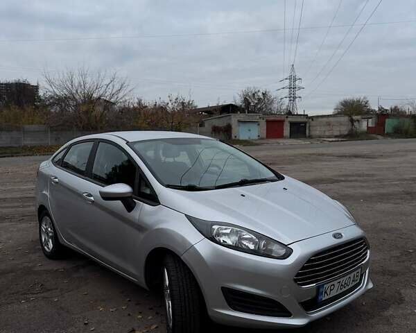 Серый Форд Фиеста, объемом двигателя 1.6 л и пробегом 99 тыс. км за 9500 $, фото 1 на Automoto.ua