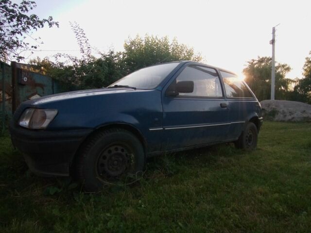 Синій Форд Фієста, об'ємом двигуна 1.1 л та пробігом 600 тис. км за 678 $, фото 1 на Automoto.ua