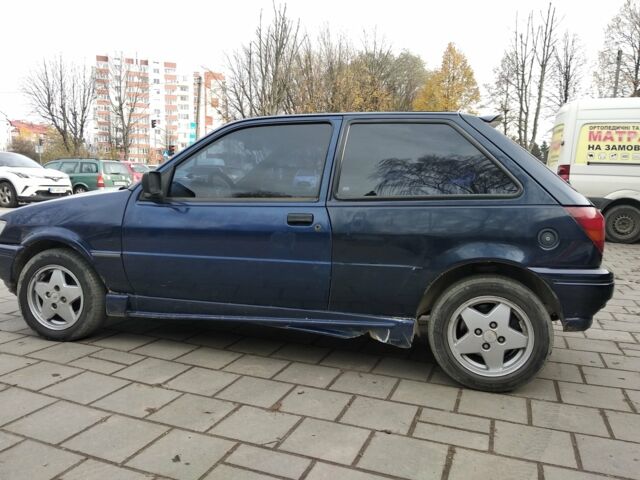 Синий Форд Фиеста, объемом двигателя 1.8 л и пробегом 42 тыс. км за 1999 $, фото 1 на Automoto.ua