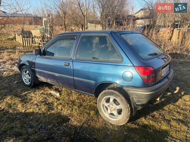 Синий Форд Фиеста, объемом двигателя 1.3 л и пробегом 176 тыс. км за 1000 $, фото 1 на Automoto.ua