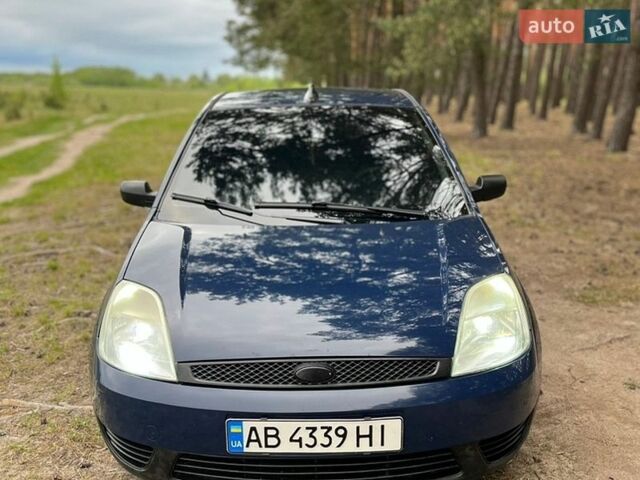 Синий Форд Фиеста, объемом двигателя 1.3 л и пробегом 293 тыс. км за 3150 $, фото 1 на Automoto.ua
