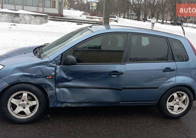 Синий Форд Фиеста, объемом двигателя 1.4 л и пробегом 331 тыс. км за 1500 $, фото 1 на Automoto.ua