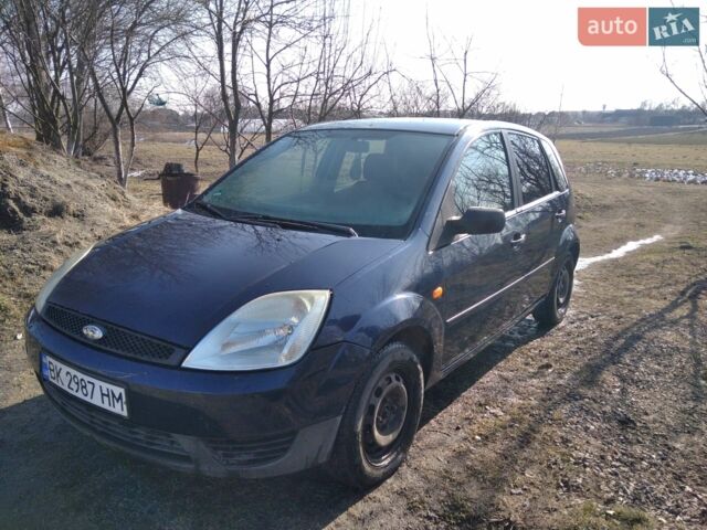 Синій Форд Фієста, об'ємом двигуна 1.3 л та пробігом 221 тис. км за 3600 $, фото 1 на Automoto.ua