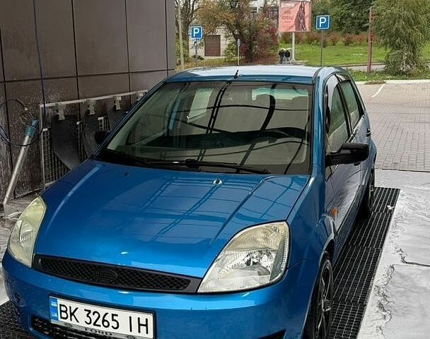 Синій Форд Фієста, об'ємом двигуна 1.3 л та пробігом 239 тис. км за 3400 $, фото 1 на Automoto.ua