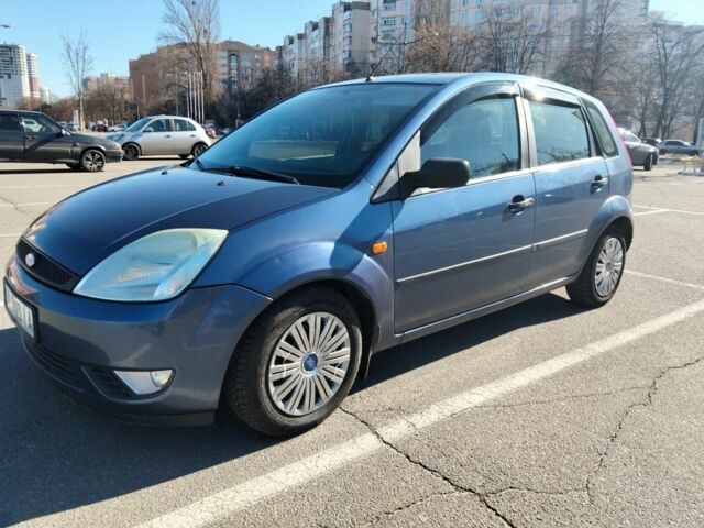 Синий Форд Фиеста, объемом двигателя 1.3 л и пробегом 310 тыс. км за 2850 $, фото 1 на Automoto.ua