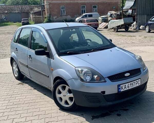 Синий Форд Фиеста, объемом двигателя 1.2 л и пробегом 272 тыс. км за 2250 $, фото 1 на Automoto.ua