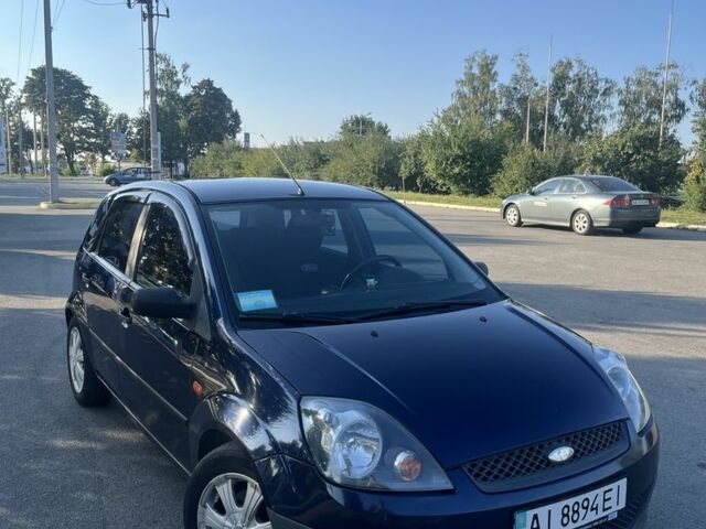 Синий Форд Фиеста, объемом двигателя 1.4 л и пробегом 295 тыс. км за 3800 $, фото 1 на Automoto.ua