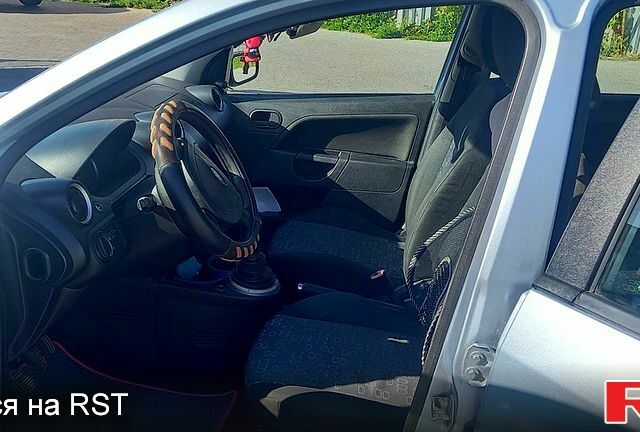 Синий Форд Фиеста, объемом двигателя 1.3 л и пробегом 217 тыс. км за 3600 $, фото 1 на Automoto.ua