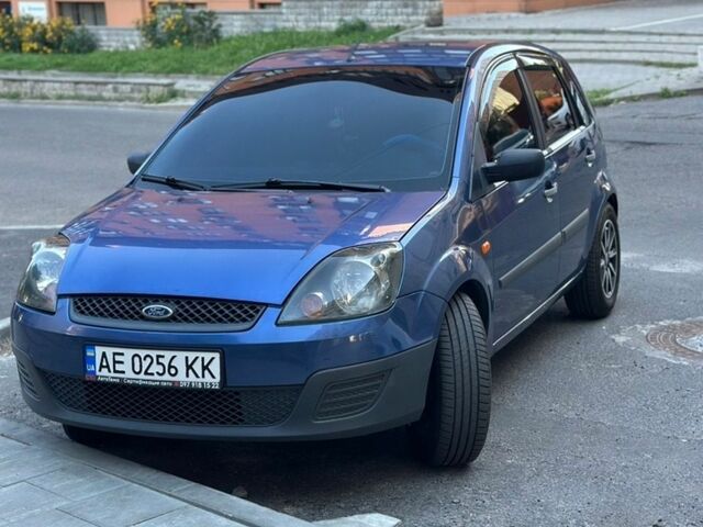 Синій Форд Фієста, об'ємом двигуна 1.24 л та пробігом 285 тис. км за 3200 $, фото 1 на Automoto.ua