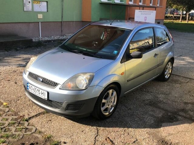 Синий Форд Фиеста, объемом двигателя 1.3 л и пробегом 240 тыс. км за 3500 $, фото 1 на Automoto.ua