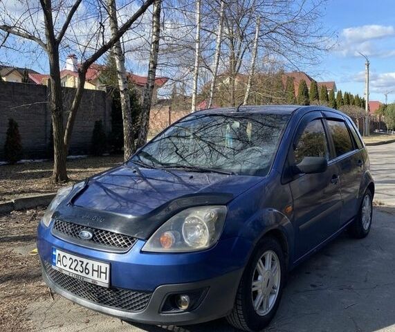 Синий Форд Фиеста, объемом двигателя 1.4 л и пробегом 200 тыс. км за 2950 $, фото 1 на Automoto.ua