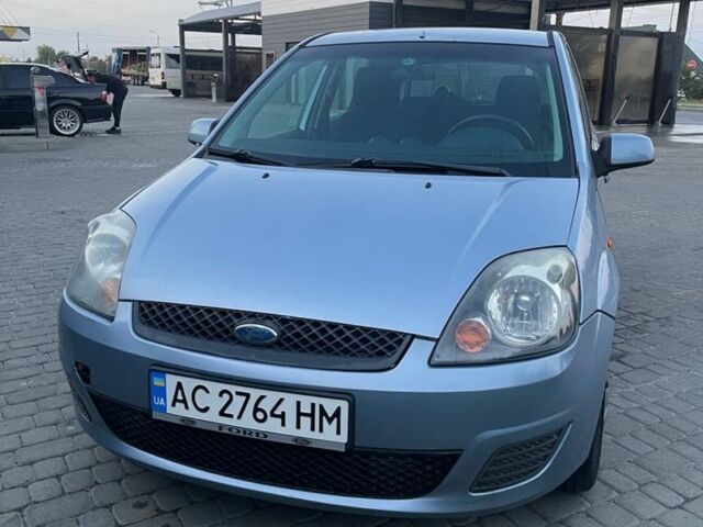 Синий Форд Фиеста, объемом двигателя 1.3 л и пробегом 150 тыс. км за 3400 $, фото 1 на Automoto.ua