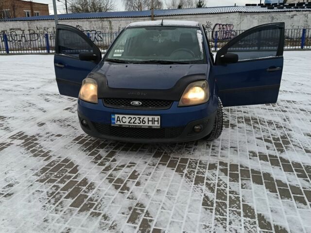 Синій Форд Фієста, об'ємом двигуна 1.4 л та пробігом 199 тис. км за 3350 $, фото 1 на Automoto.ua