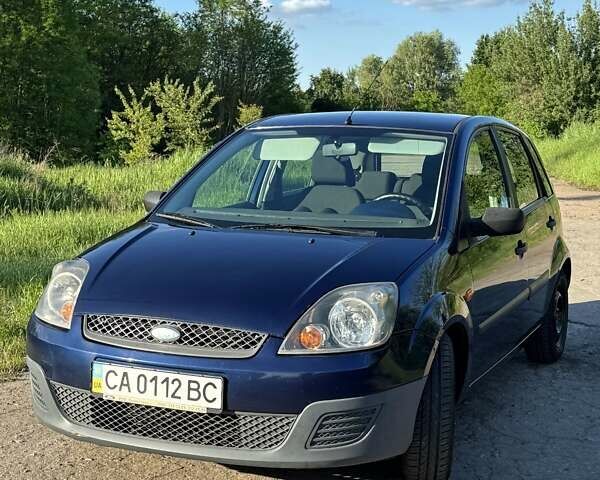 Синий Форд Фиеста, объемом двигателя 1.24 л и пробегом 233 тыс. км за 3250 $, фото 1 на Automoto.ua